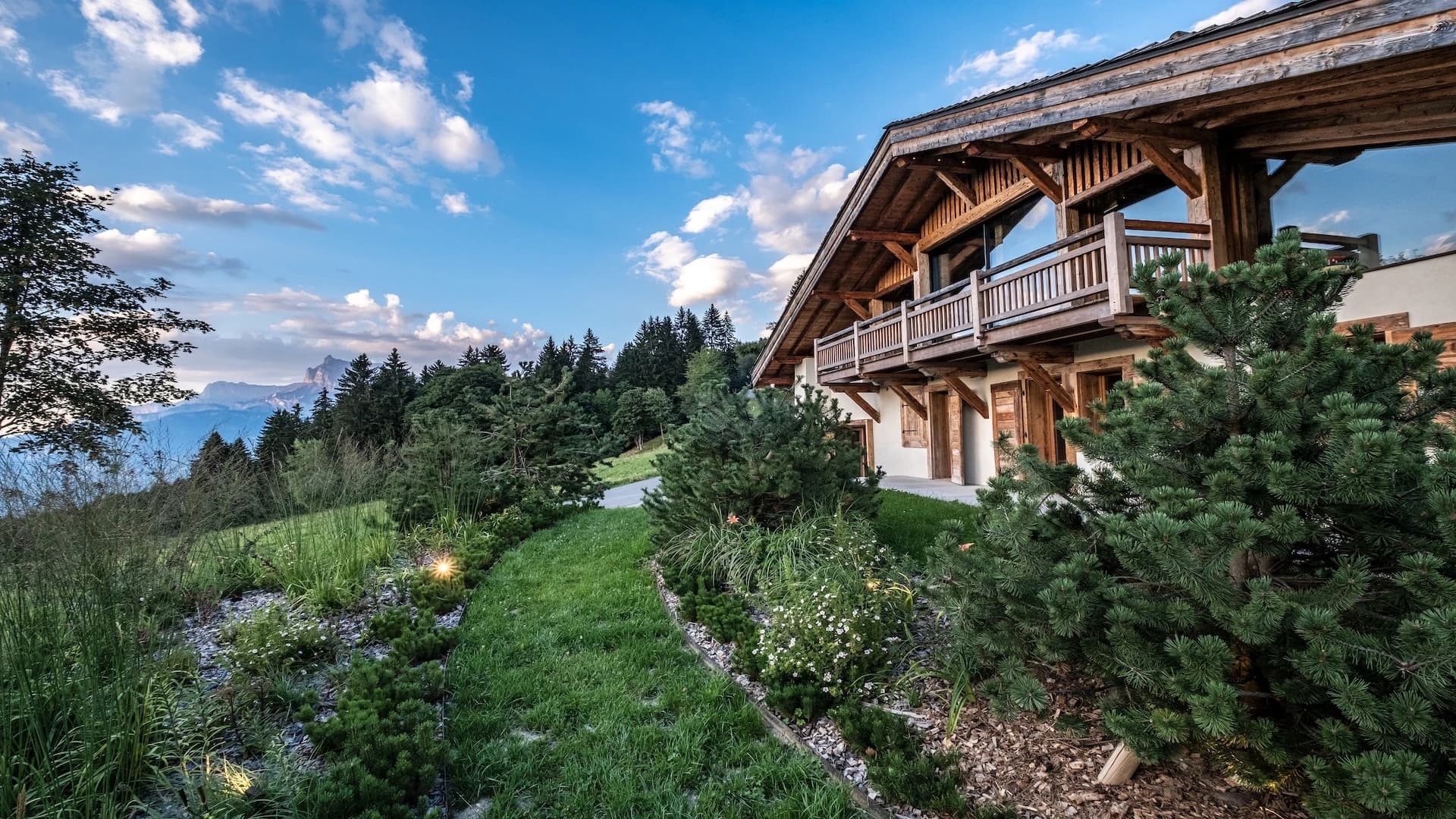 Magic Megeve — Demi-Quartier